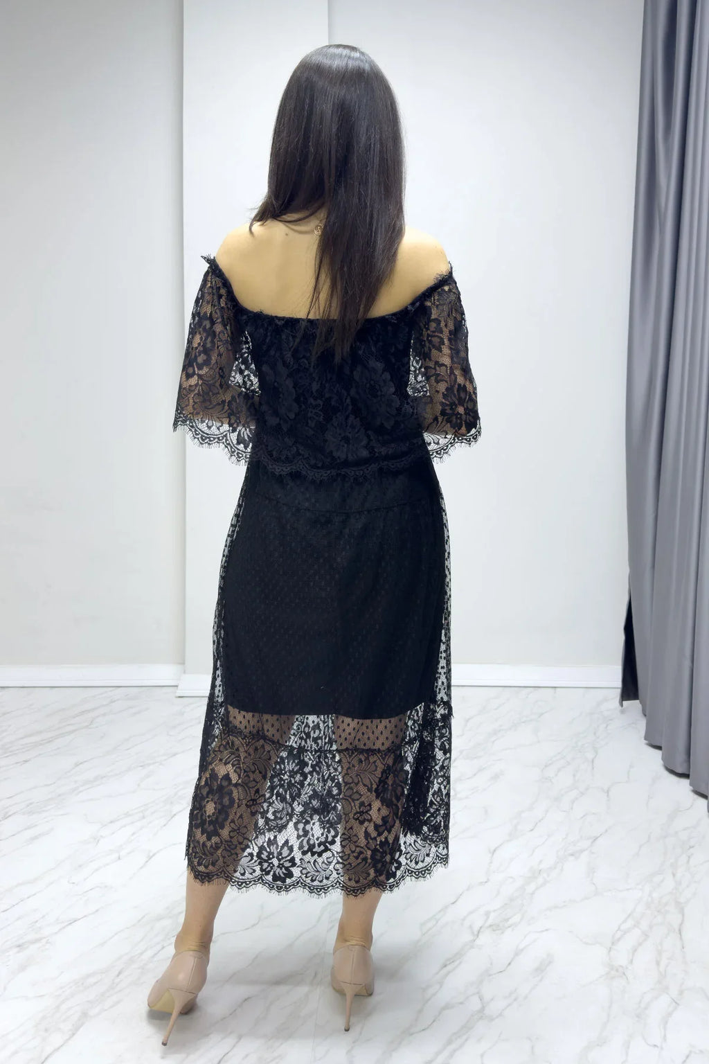 Siyah Güpür Detay Carmen Yaka Madonna Büyük Beden Elbise

