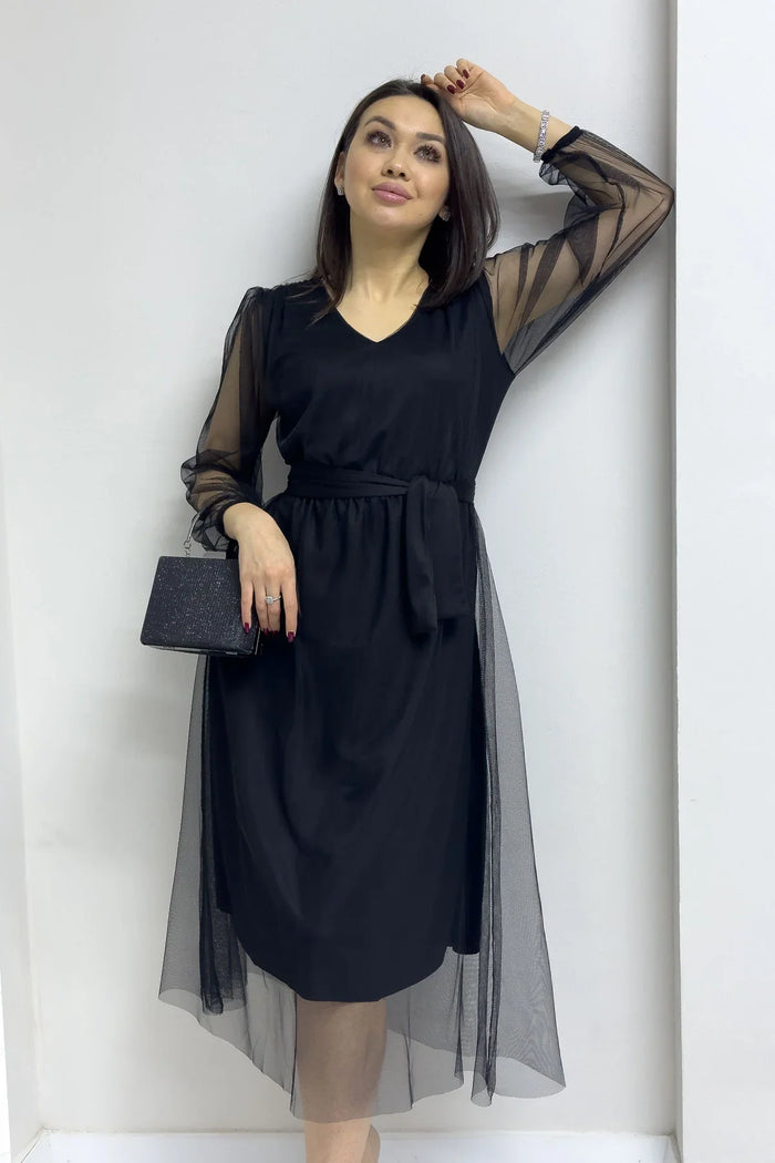 Siyah V Yaka Tül Kloş Büyük Beden Elbise

