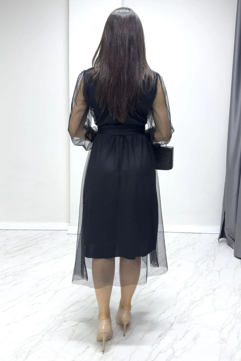 Siyah V Yaka Tül Kloş Büyük Beden Elbise

