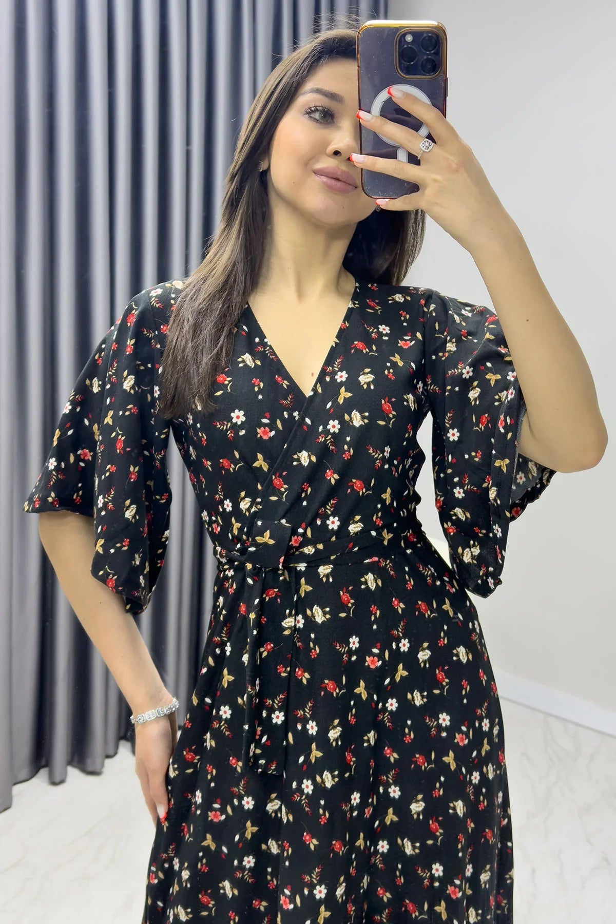 Siyah Krep Mini Çiçek Desen Valonlu Elbise