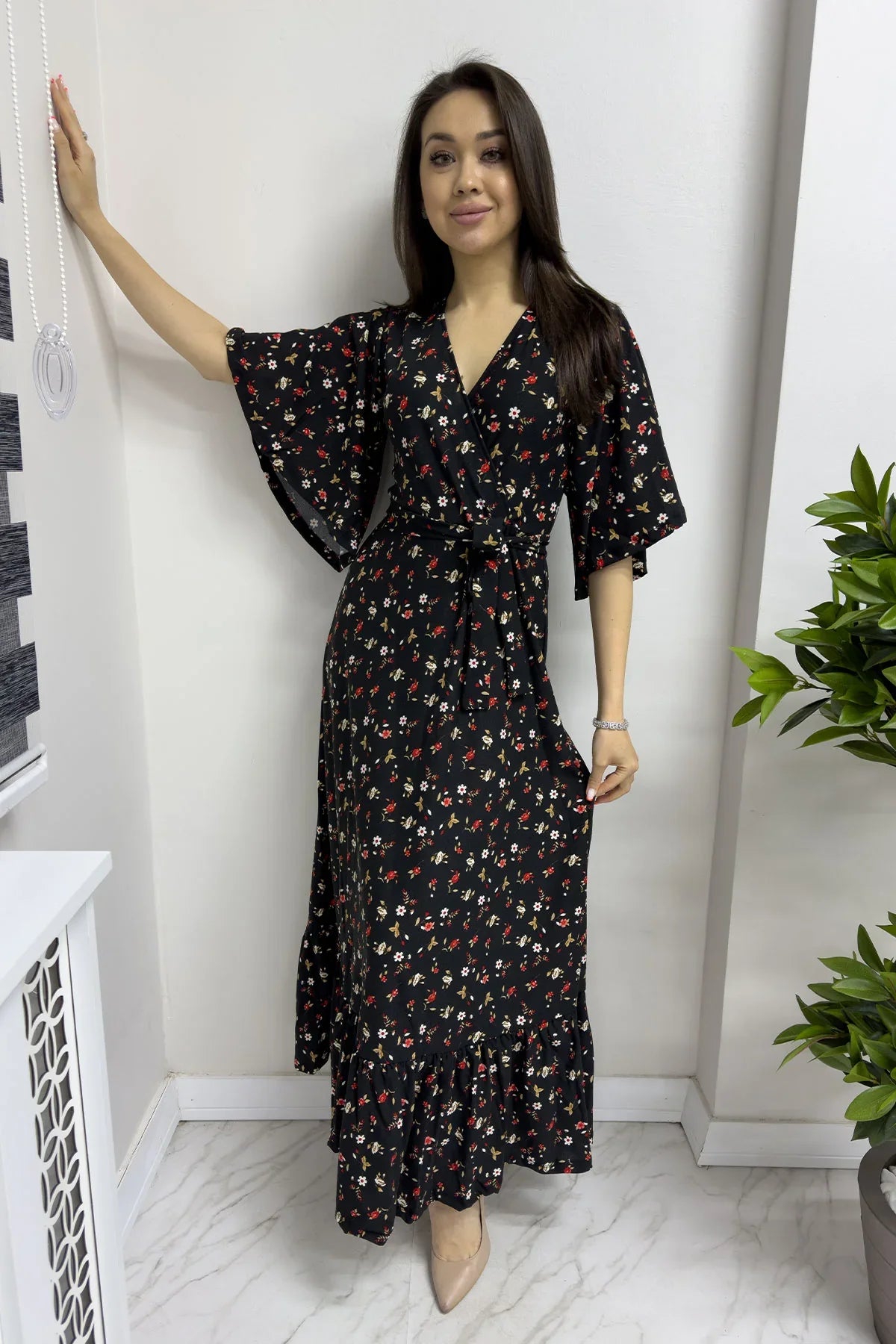 Siyah Krep Mini Çiçek Desen Valonlu Elbise