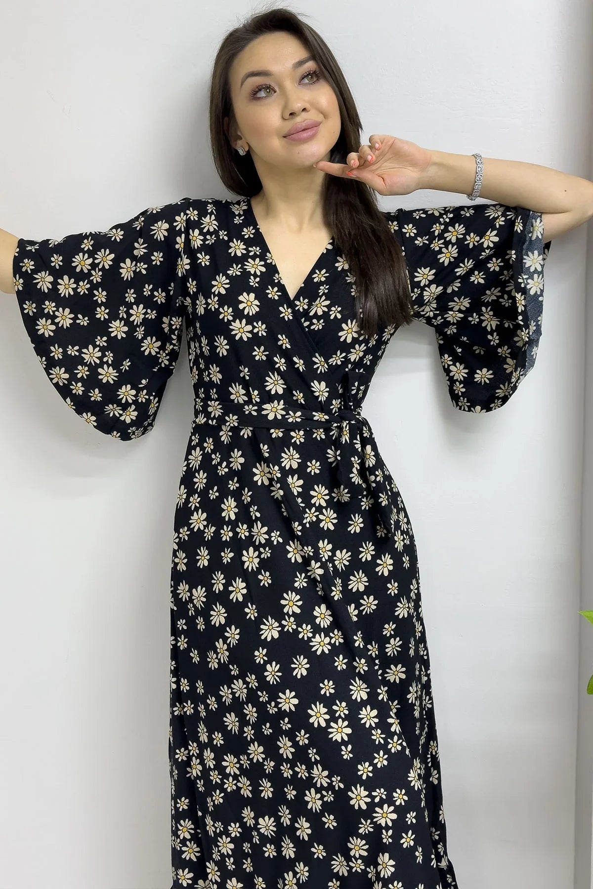 Siyah Krep Papatya Desen Valonlu Elbise