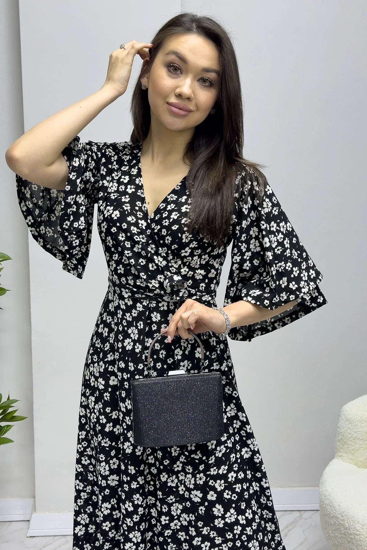 Siyah Krep Çiçek Desen Valonlu Elbise