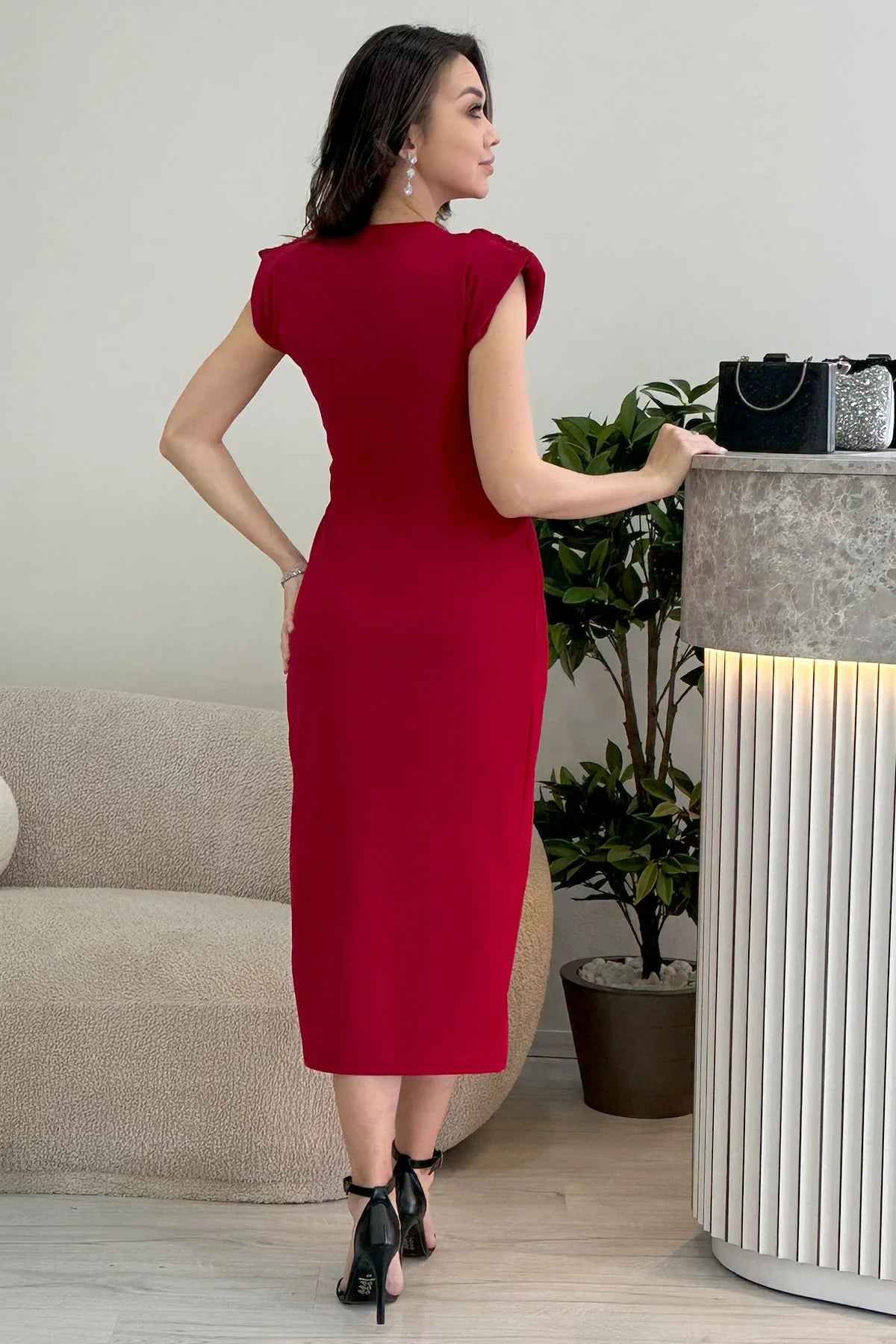 Kadın Kırmızı Kruvaze Yaka İnci Detay Büzgülü Midi Boy Elbise