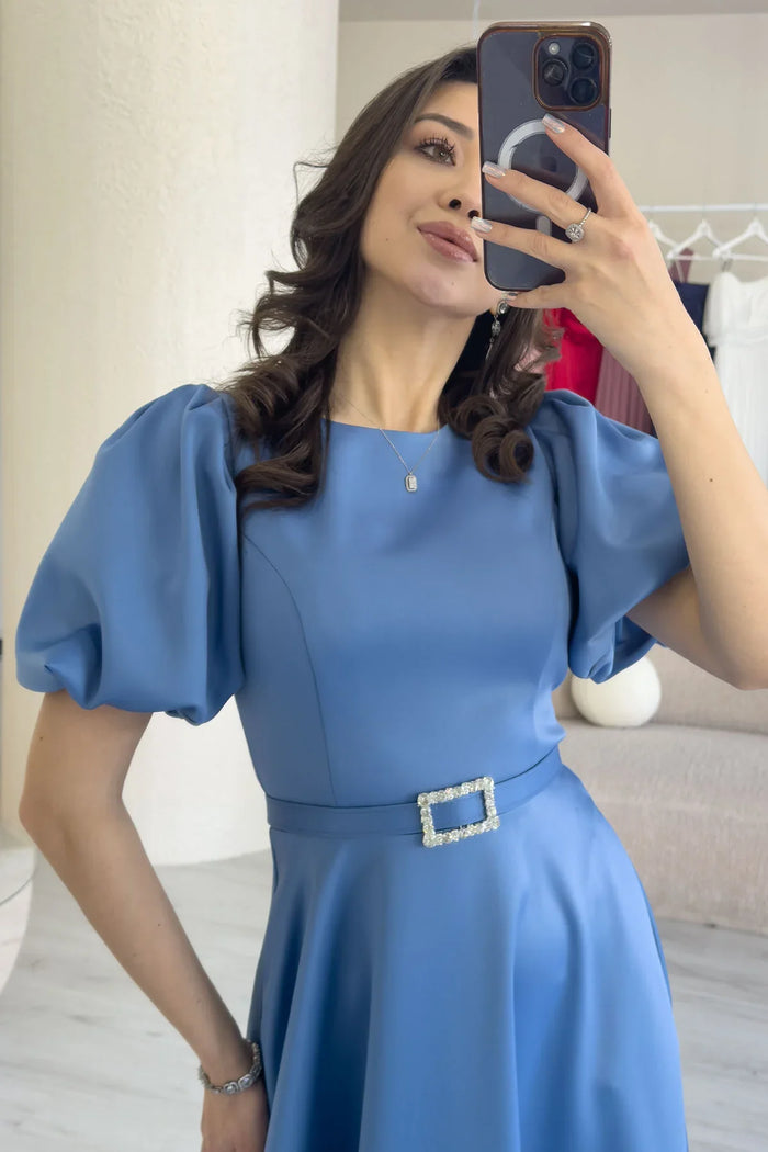 Kadın İndigo Balon Kol Taş Kemerli Midi Boy Saten Abiye Elbise