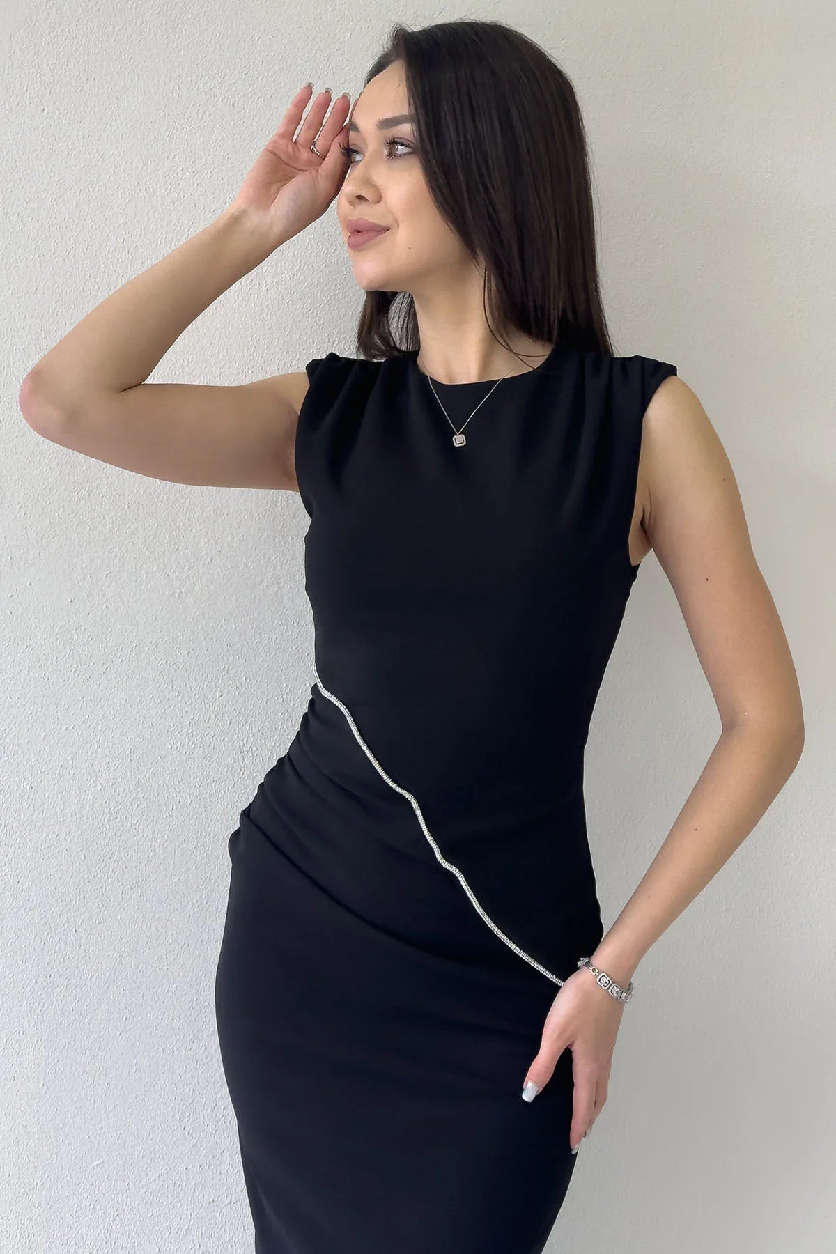 Kadın Siyah Midi Kalem Form Taş Detay Sıfır Kol Elbise