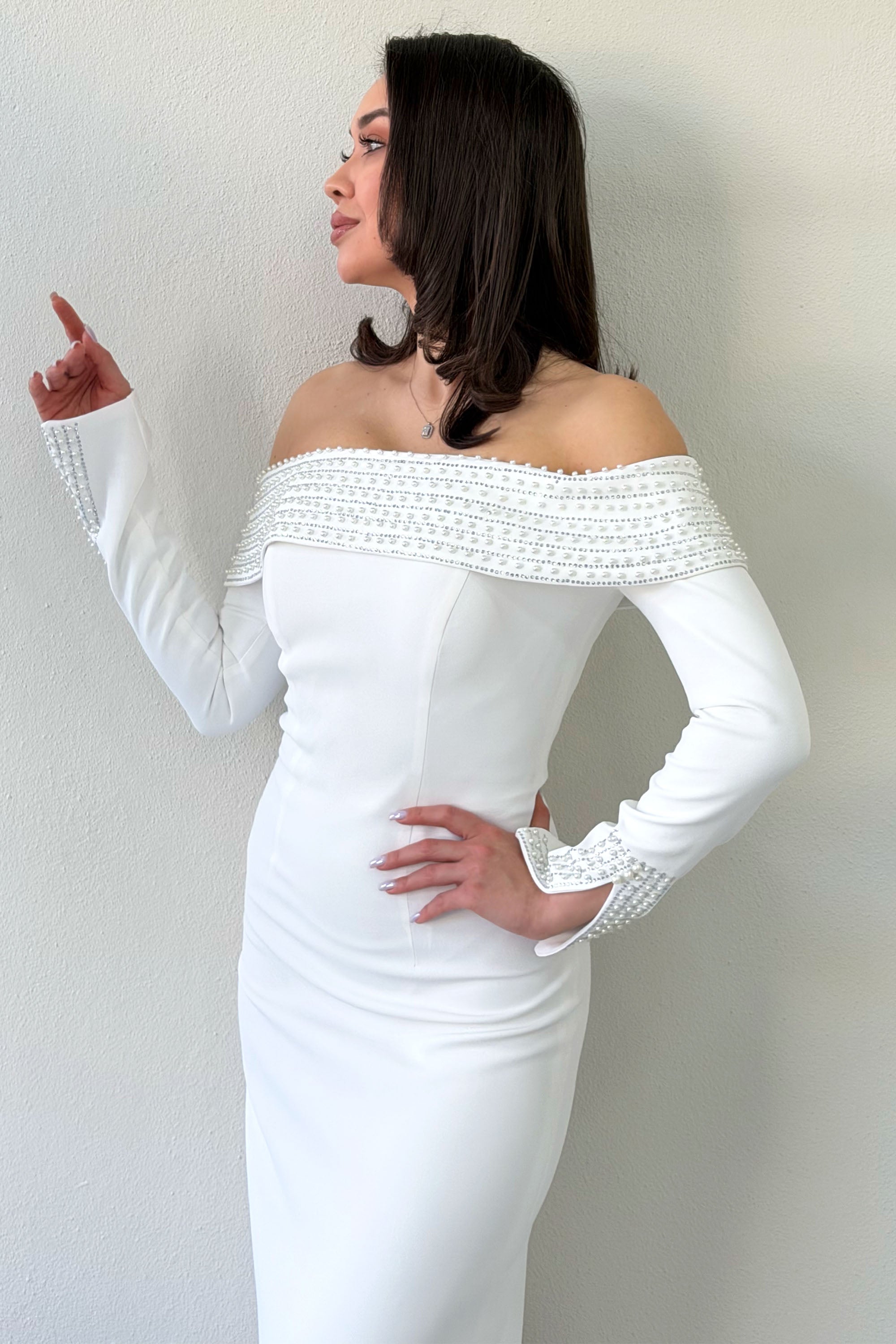 Beyaz Madonna Yaka Boncuk İşlemeli Uzun Kol Balık Nikah Abiye Elbise