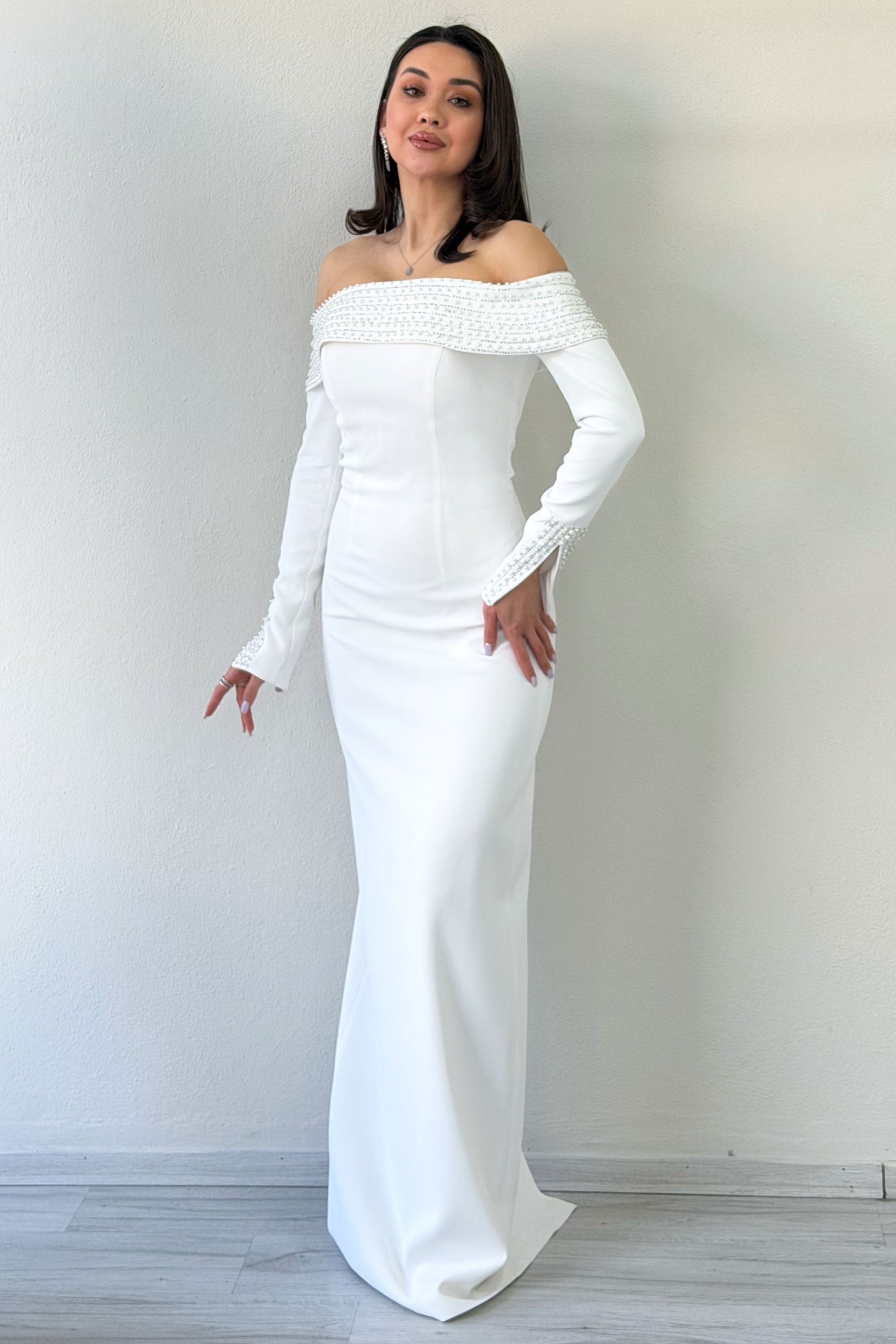 Beyaz Madonna Yaka Boncuk İşlemeli Uzun Kol Balık Nikah Abiye Elbise