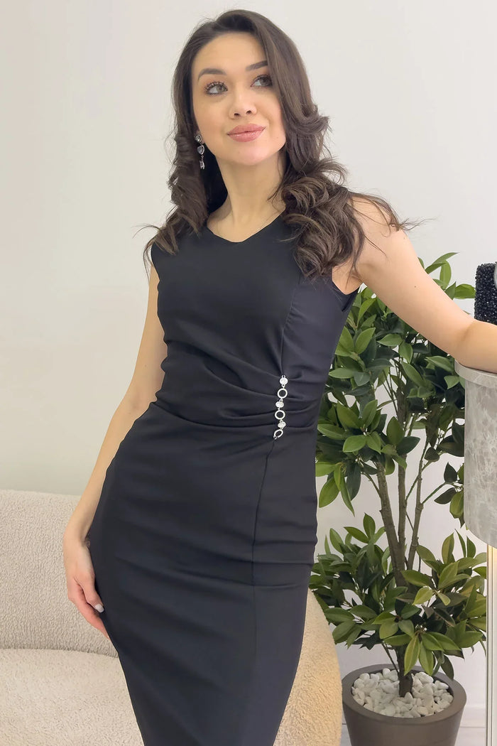 Siyah Sıfır Kol Taş Detay Midi Boy Yırtmaçlı Kalem Elbise