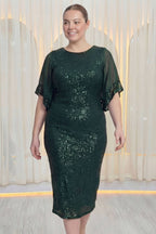 ZKS büyük beden yeşil pulpayet midi abiye elbise, şeffaf kollu, hafif yana dönük yürüyüş pozu