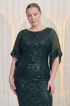 ZKS büyük beden yeşil pulpayet midi abiye elbise, şeffaf kollu, önden tam görünüm, zarif duruş