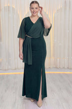 The ZKS büyük beden yan taş detaylı şifon kol abiye elbise, zümrüt yeşili, önden görünüm, yırtmaç detaylı