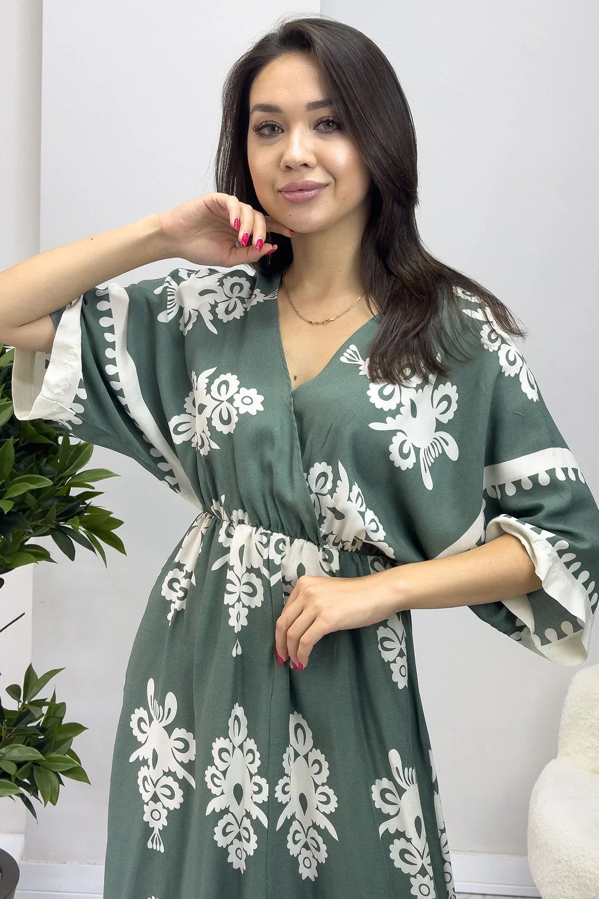 Kadın Yeşil Yırtmaç Detaylı Kruvaze Yaka Uzun Yazlık Elbise