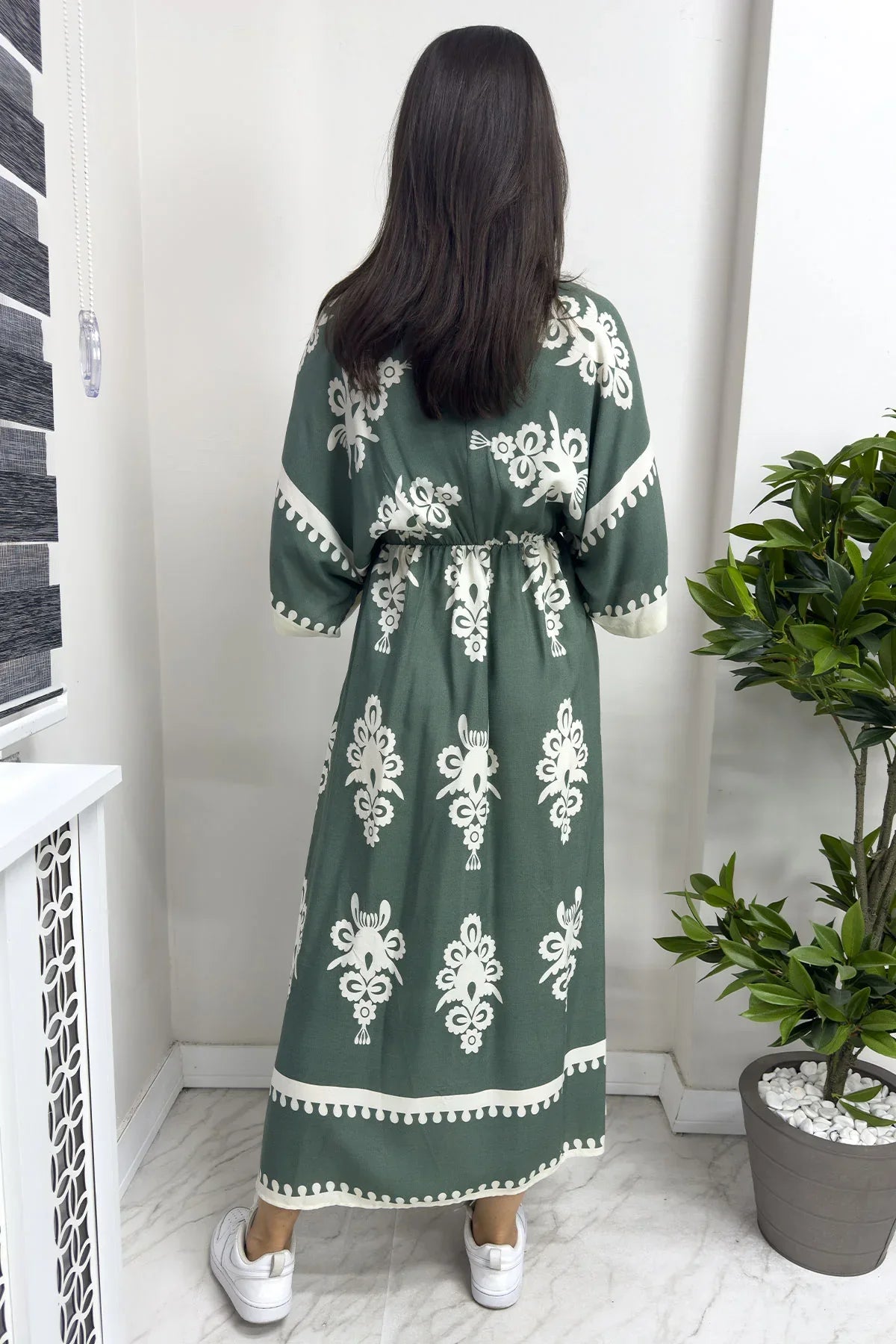 Kadın Yeşil Yırtmaç Detaylı Kruvaze Yaka Uzun Yazlık Elbise