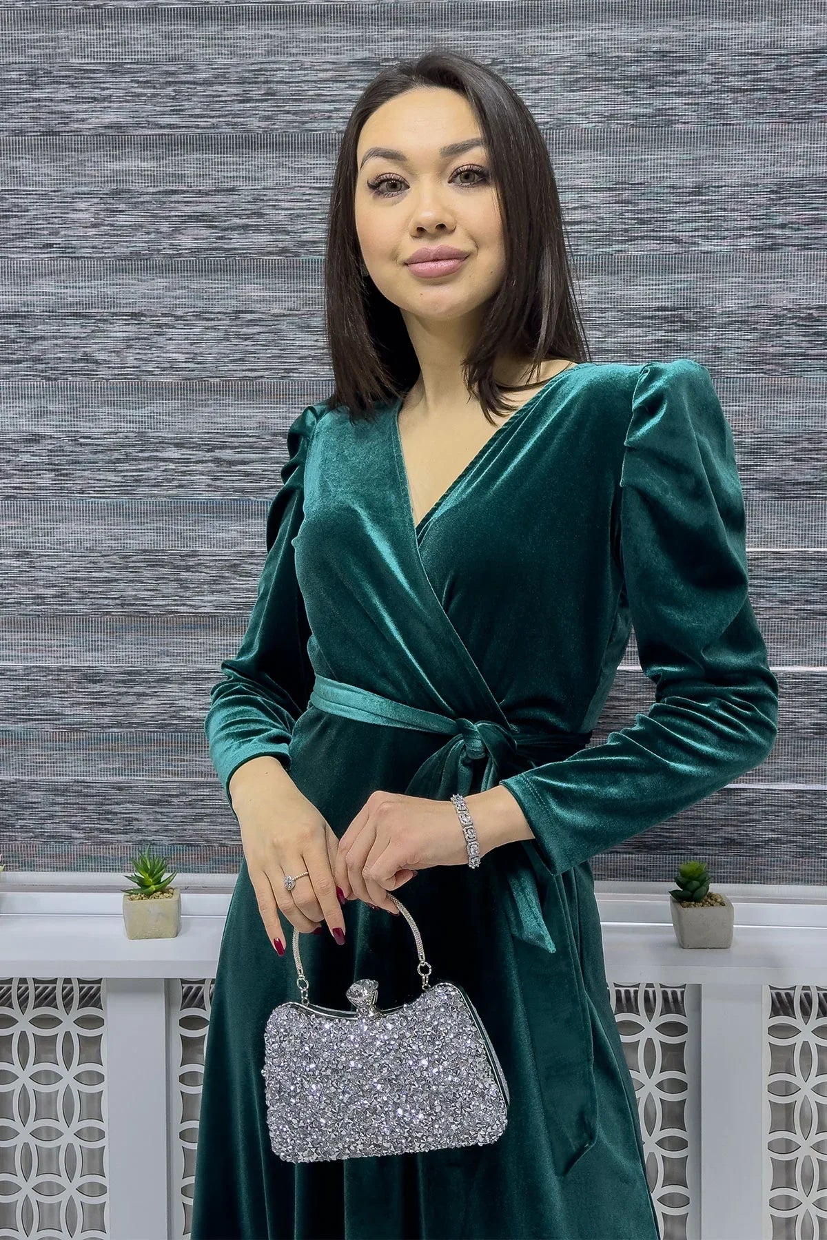 Zümrüt Yeşili Kadın Karpuz Kol Kruvaze Kadife Kuşaklı Büyük Beden Elbise

