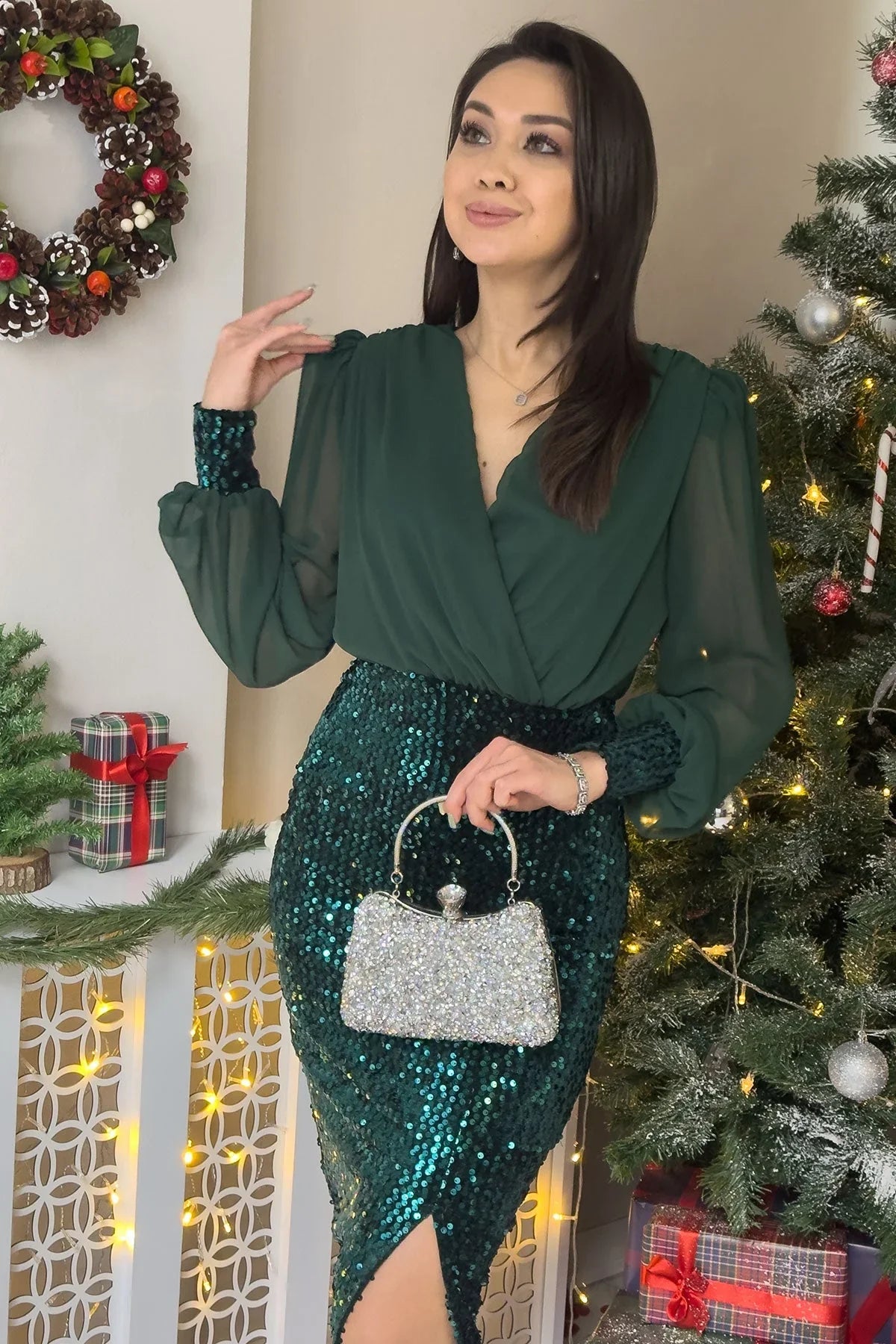 Zümrüt Yeşili Kruvaze Yaka Şifon Pul Payet Yırtmaçlı Elbise - the ZKS