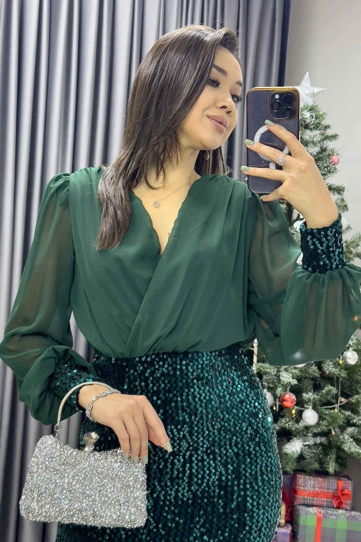 Zümrüt Yeşili Kruvaze Yaka Şifon Pul Payet Yırtmaçlı Elbise - the ZKS