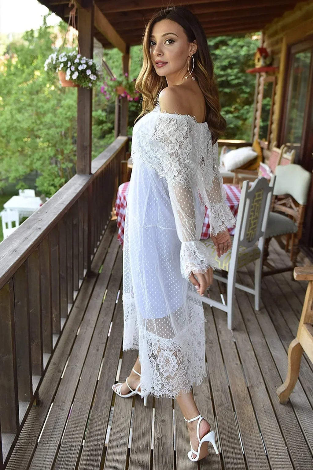 Beyaz Tül Carmen Yaka Madonna Güpür Elbise
