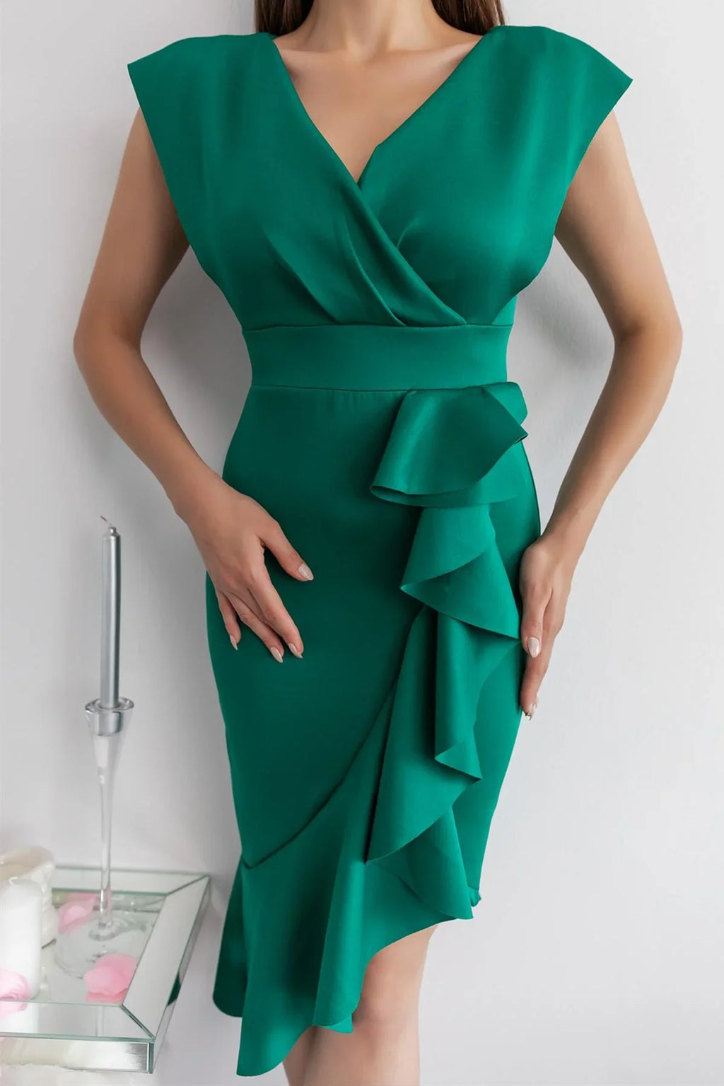 Sıfır kol el kalçada yakın detay büyük beden kadın yeşil davet elbise