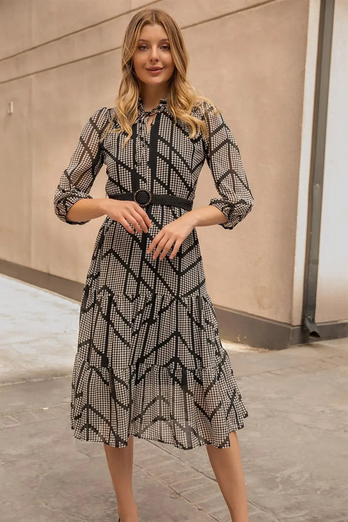 Siyah Puantiyeli Yaka Bağlamalı Kemerli Büyük Beden Şifon Elbise - Elbise Delisi