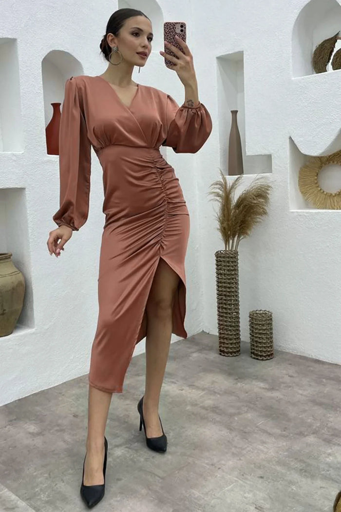 Kadın drapeli uzun kol yırtmaçlı saten kumaş vizon kadın elbise 