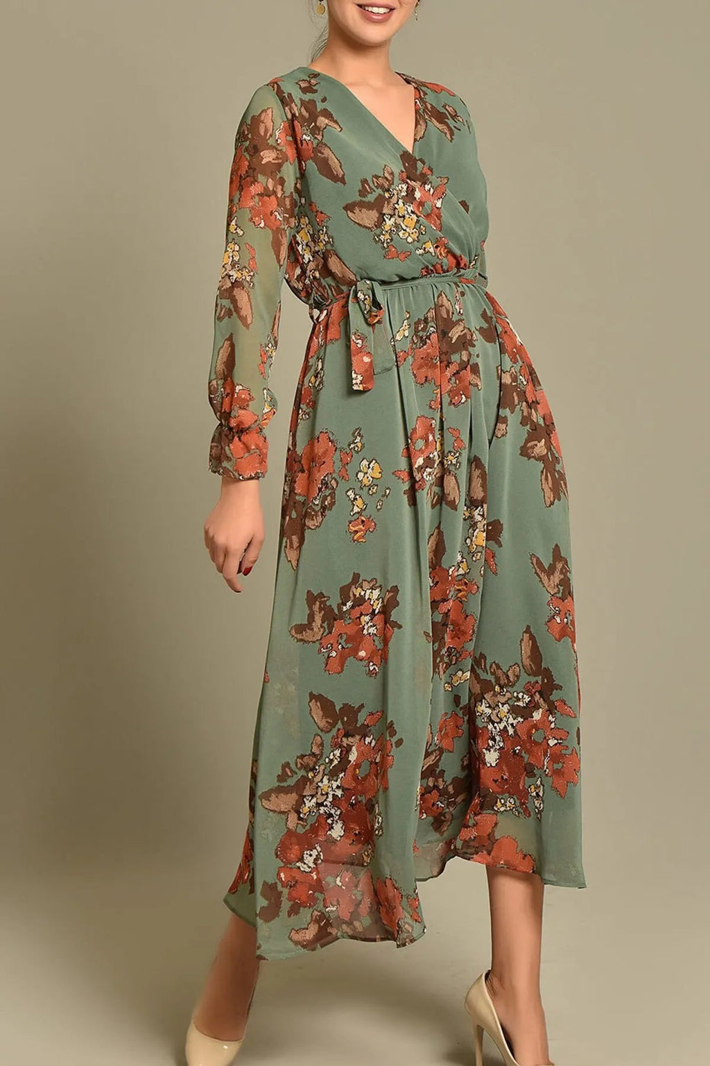 Yeşil Çiçek Desenli Şifon Kruvaze Lastikli Kuşaklı Uzun Elbise 